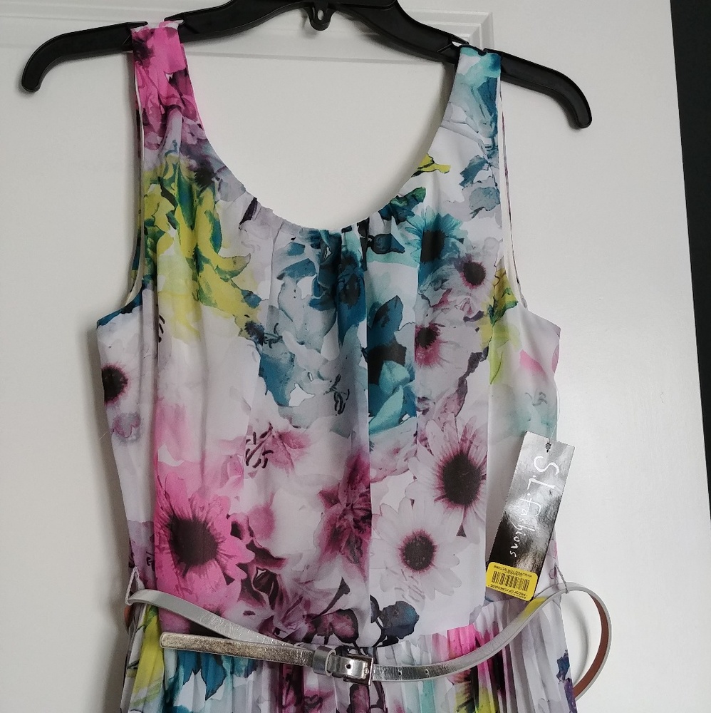 Floral maxi dress -new- fully lined